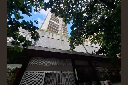 Apartamento para alugar com 78m², 2 quartos e 1 vaga Apartamento para alugar com 78m², 2 quartos e 1 vagaFachada