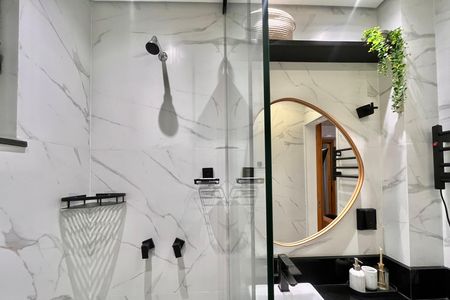 Banheiro da Suíte de apartamento para alugar com 1 quarto, 50m² em Copacabana, Rio de Janeiro