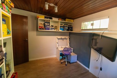 Casa de condomínio para alugar com 672m², 5 quartos e 2 vagasQuarto 