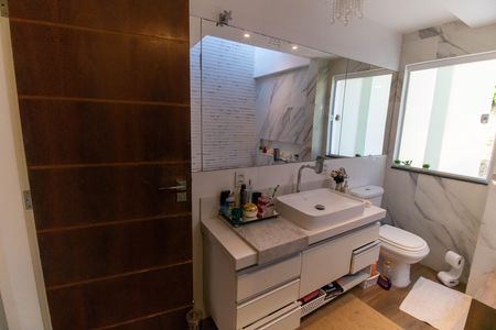 Casa de condomínio para alugar com 672m², 5 quartos e 2 vagasBanheiro da Suíte 2