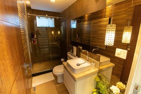 Casa de condomínio para alugar com 672m², 5 quartos e 2 vagasBanheiro Social