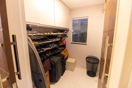 Casa de condomínio para alugar com 672m², 5 quartos e 2 vagasDespensa