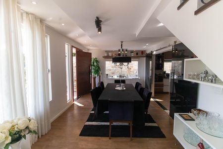 Casa de condomínio para alugar com 672m², 5 quartos e 2 vagasSala