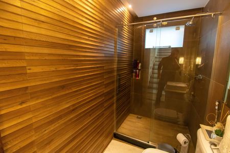 Casa de condomínio para alugar com 672m², 5 quartos e 2 vagasBanheiro Social