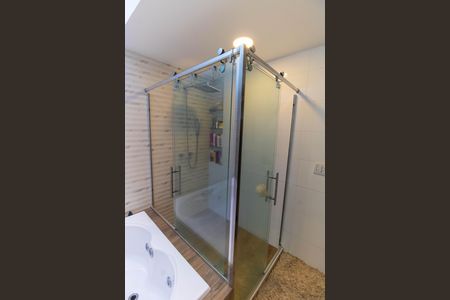Casa de condomínio para alugar com 672m², 5 quartos e 2 vagasBanheiro da Suíte 2