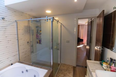Casa de condomínio para alugar com 672m², 5 quartos e 2 vagasBanheiro da Suíte 2