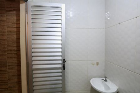 Banheiro de kitnet/studio para alugar com 1 quarto, 20m² em Ana Lúcia, Belo Horizonte