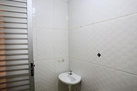 Banheiro de kitnet/studio para alugar com 1 quarto, 20m² em Ana Lúcia, Belo Horizonte