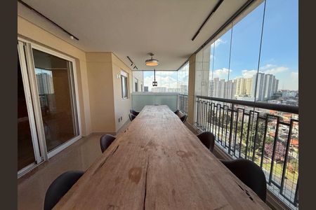 Apartamento à venda com 137m², 3 quartos e 3 vagasVaranda