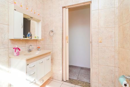 Casa à venda com 160m², 4 quartos e 2 vagasBanheiro 1