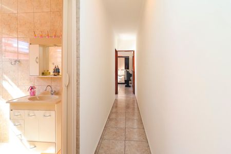 Casa à venda com 160m², 4 quartos e 2 vagasCorredor