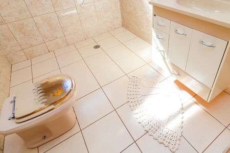 Casa à venda com 160m², 4 quartos e 2 vagasBanheiro 1