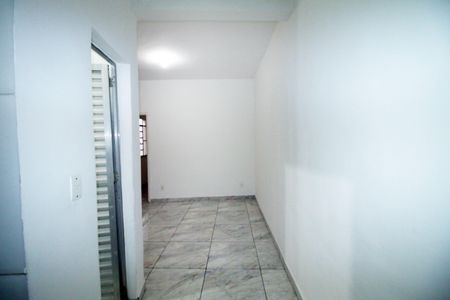 Sala - Corredor de casa para alugar com 1 quarto, 60m² em Irajá, Rio de Janeiro
