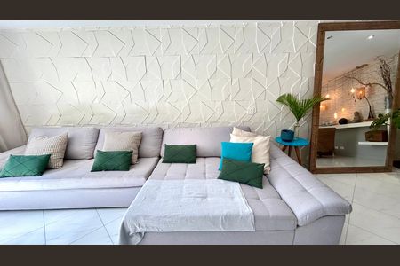 Casa à venda com 190m², 3 quartos e 3 vagas Casa à venda com 190m², 3 quartos e 3 vagasSala