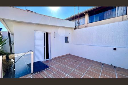 Casa à venda com 190m², 3 quartos e 3 vagas Casa à venda com 190m², 3 quartos e 3 vagasQuintal