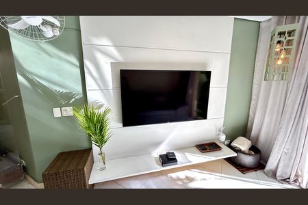 Casa à venda com 190m², 3 quartos e 3 vagas Casa à venda com 190m², 3 quartos e 3 vagasSala