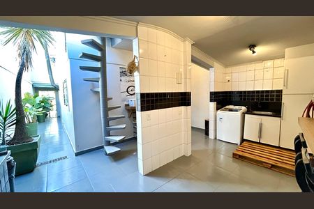 Casa à venda com 190m², 3 quartos e 3 vagas Casa à venda com 190m², 3 quartos e 3 vagasÁrea de Serviço e Churrasqueira