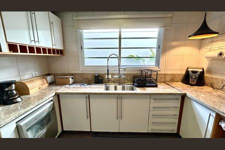 Casa à venda com 190m², 3 quartos e 3 vagas Casa à venda com 190m², 3 quartos e 3 vagasCozinha