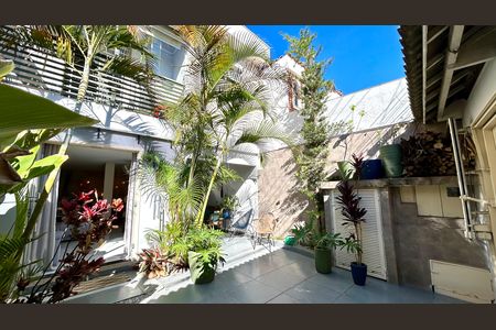 Casa à venda com 190m², 3 quartos e 3 vagas Casa à venda com 190m², 3 quartos e 3 vagasGaragem