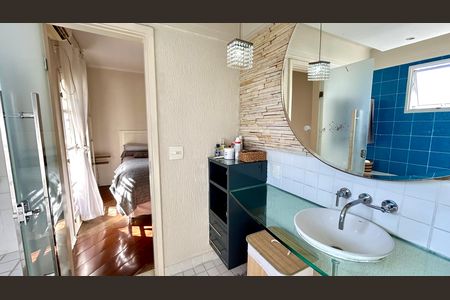 Casa à venda com 190m², 3 quartos e 3 vagas Casa à venda com 190m², 3 quartos e 3 vagasBanheiro da Suíte