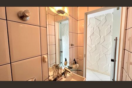 Casa à venda com 190m², 3 quartos e 3 vagas Casa à venda com 190m², 3 quartos e 3 vagasLavabo