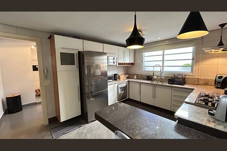 Casa à venda com 190m², 3 quartos e 3 vagas Casa à venda com 190m², 3 quartos e 3 vagasCozinha