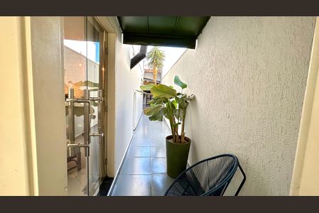 Casa à venda com 190m², 3 quartos e 3 vagas Casa à venda com 190m², 3 quartos e 3 vagasQuintal