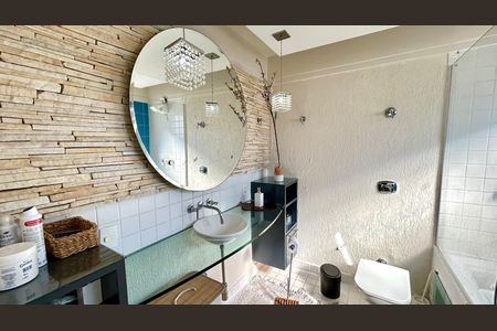 Casa à venda com 190m², 3 quartos e 3 vagas Casa à venda com 190m², 3 quartos e 3 vagasBanheiro da Suíte