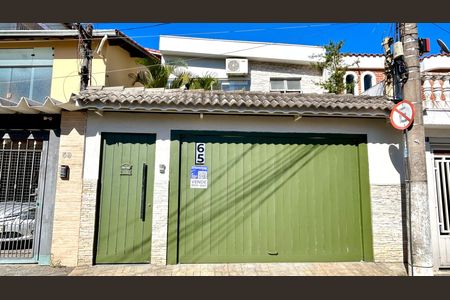 Casa à venda com 190m², 3 quartos e 3 vagas Casa à venda com 190m², 3 quartos e 3 vagasPlaca instalada na fachada do imóvel
