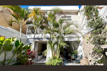 Casa à venda com 190m², 3 quartos e 3 vagas Casa à venda com 190m², 3 quartos e 3 vagasGaragem