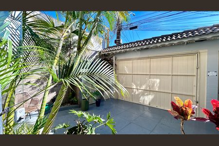 Casa à venda com 190m², 3 quartos e 3 vagas Casa à venda com 190m², 3 quartos e 3 vagasGaragem