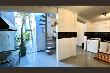 Casa à venda com 190m², 3 quartos e 3 vagas Casa à venda com 190m², 3 quartos e 3 vagasÁrea de Serviço e Churrasqueira
