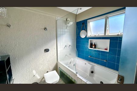 Casa à venda com 190m², 3 quartos e 3 vagas Casa à venda com 190m², 3 quartos e 3 vagasBanheiro da Suíte