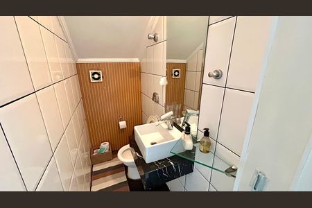 Casa à venda com 190m², 3 quartos e 3 vagas Casa à venda com 190m², 3 quartos e 3 vagasLavabo