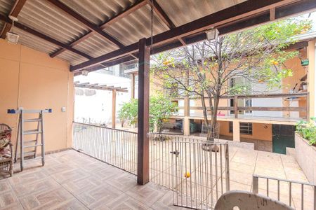 Casa à venda com 105m², 3 quartos e 4 vagasChurrasqueira