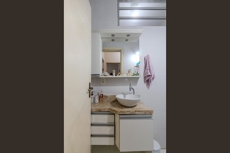 Casa à venda com 105m², 3 quartos e 4 vagasBanheiro 2