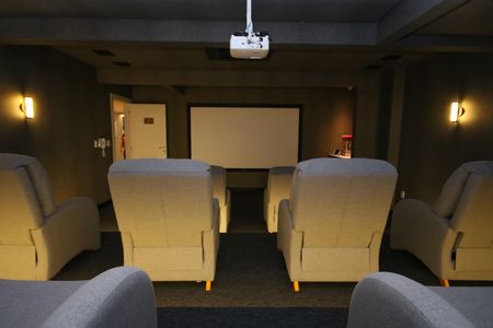 Apartamento para alugar com 85m², 2 quartos e 2 vagas Apartamento para alugar com 85m², 2 quartos e 2 vagasCinema