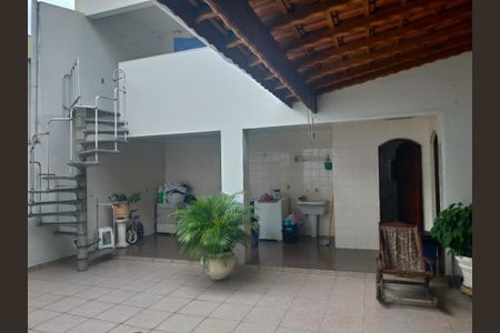 Casa à venda com 250m², 3 quartos e 4 vagas