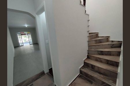 Casa à venda com 3 quartos, 154m² em Jardim Ester Yolanda, São Paulo