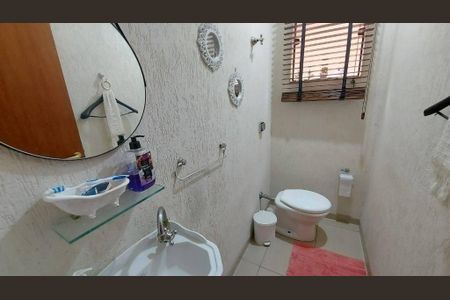 Casa à venda com 235m², 3 quartos e 4 vagas