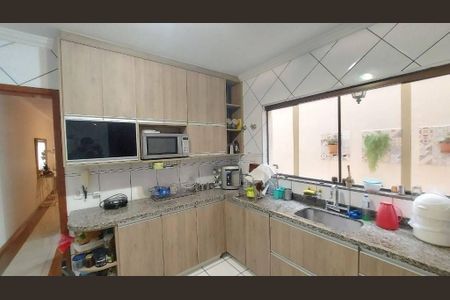 Casa à venda com 235m², 3 quartos e 4 vagas