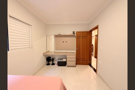 Casa à venda com 183m², 3 quartos e 2 vagasQuarto 2