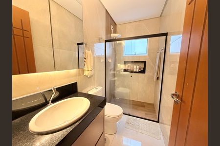 Casa à venda com 183m², 3 quartos e 2 vagasBanheiro da Suíte