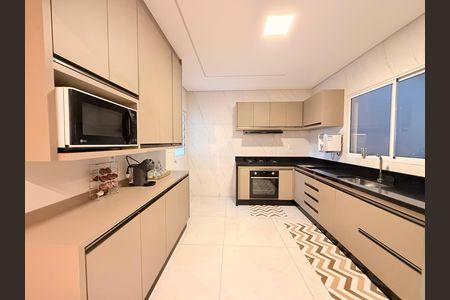 Casa à venda com 183m², 3 quartos e 2 vagasCozinha