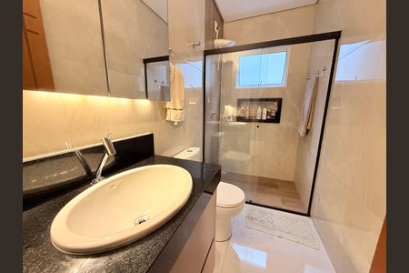 Casa à venda com 183m², 3 quartos e 2 vagasBanheiro da Suíte