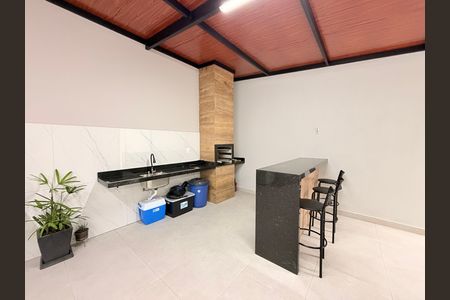 Casa à venda com 183m², 3 quartos e 2 vagasQuintal com Churrasqueira