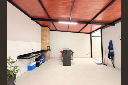 Casa à venda com 183m², 3 quartos e 2 vagasQuintal com Churrasqueira