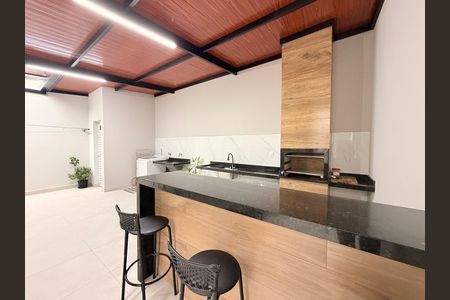 Casa à venda com 183m², 3 quartos e 2 vagasQuintal com Churrasqueira