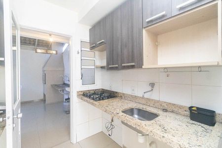 Cozinha de apartamento à venda com 2 quartos, 77m² em Humaitá, Porto Alegre