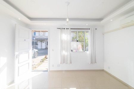 Sala de apartamento à venda com 2 quartos, 77m² em Humaitá, Porto Alegre